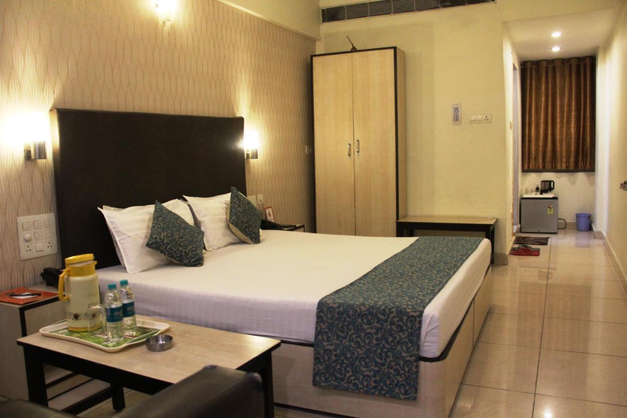 Hotel Vijay Shree Deluxe Патна Экстерьер фото