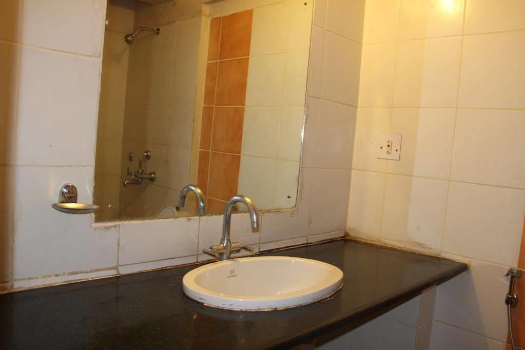 Hotel Vijay Shree Deluxe Патна Экстерьер фото